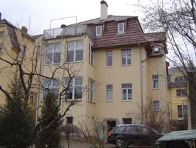 Die Hofseite der Villa